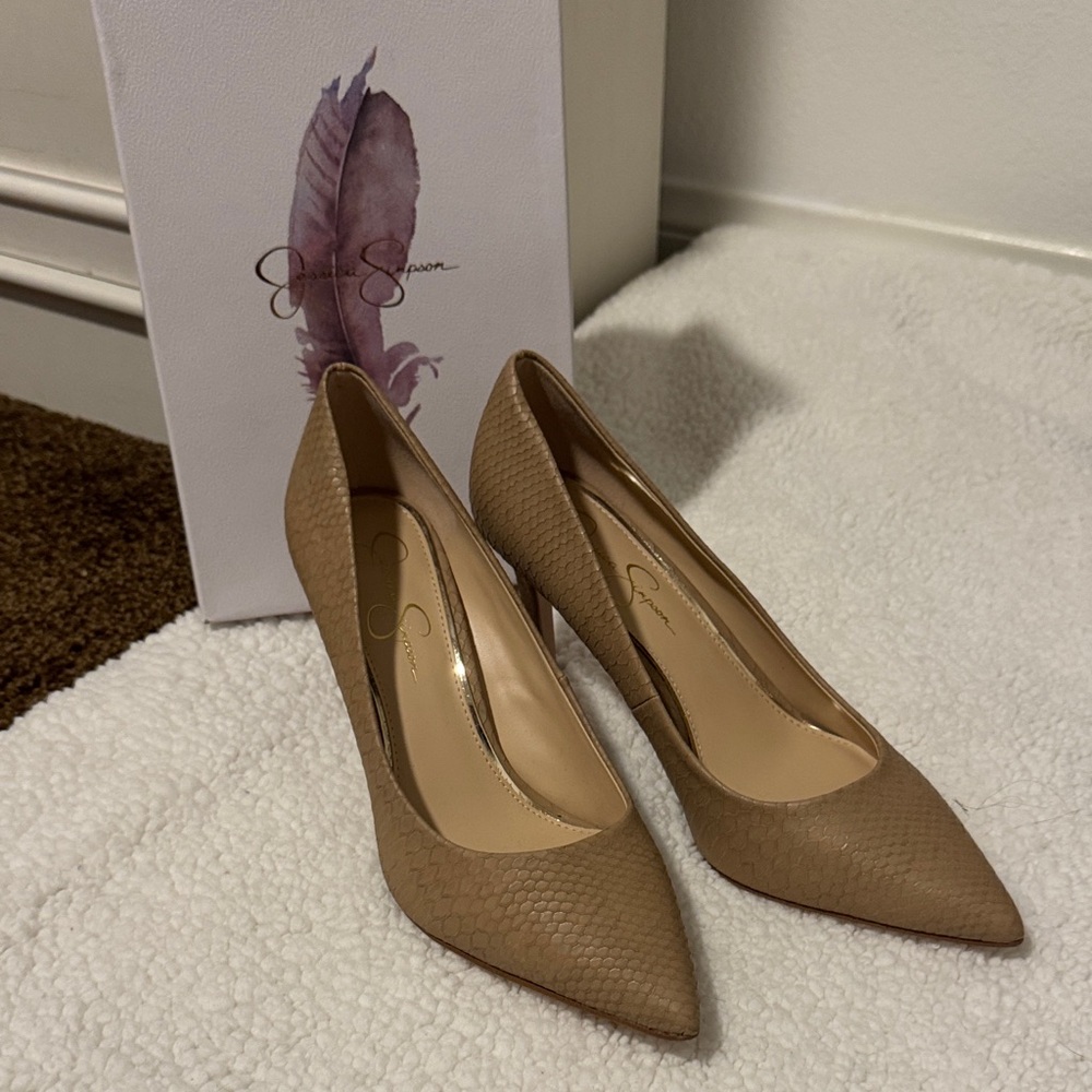 Jessica Simpson Beige Textured Heels
